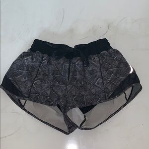 Lululemon shorts Hotty Hot 2.5
